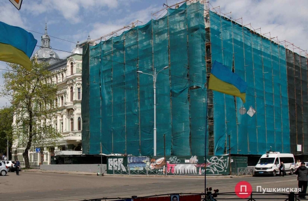 Реставрация многострадального памятника архитектуры в самом центре Одессы опять подорожает, но что не так в этот раз — загадка