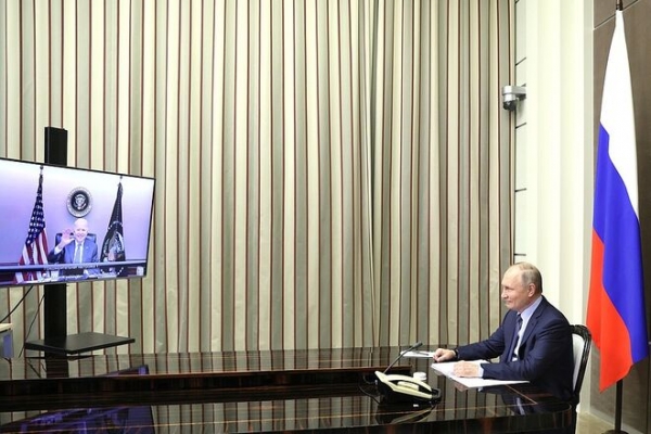 
Байден пригрозил Путину серьезными экономическими мерами в случае вторжения в Украину
