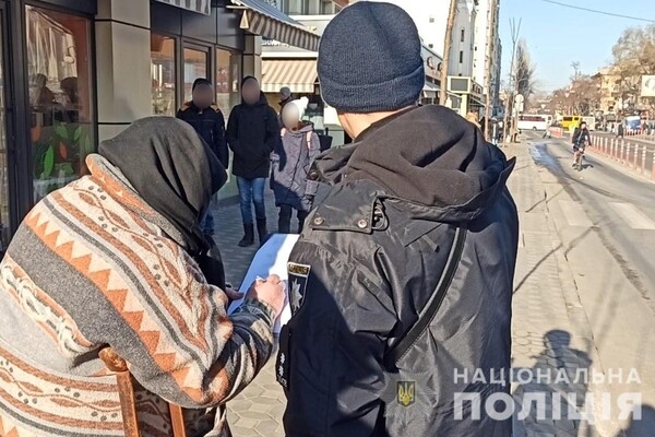 В Одессе ограбили пожилую женщину на костылях