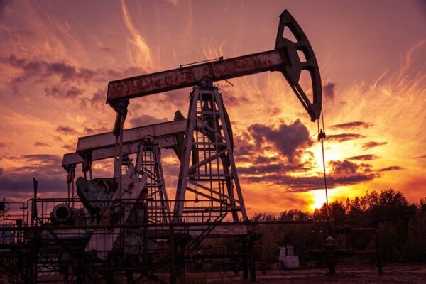 Нефть дорожает на фоне украинского энергокризиса: ресурс откупорят из хранилищ
Нефть дорожает на фоне украинского энергокризиса: ресурс откупорят из хранилищ