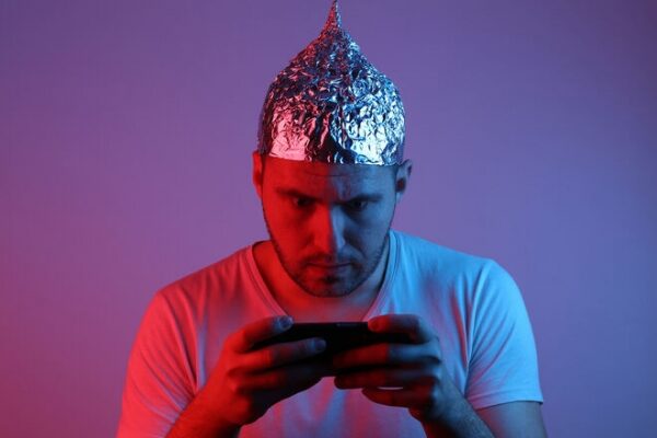 Нужна шапочка из фольги. Названы смартфоны с самым высоким уровнем излучения
Нужна шапочка из фольги. Названы смартфоны с самым высоким уровнем излучения