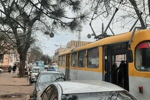 Недоучились: свежая фотоподборка плохой парковки в Одессе
