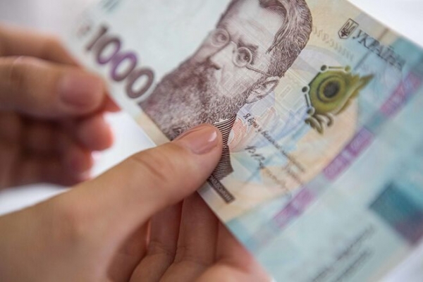
Перед Новым годом депозиты и счета украинцев пополнились на рекордную за 8 лет сумму: эксперт объяснил причину 
