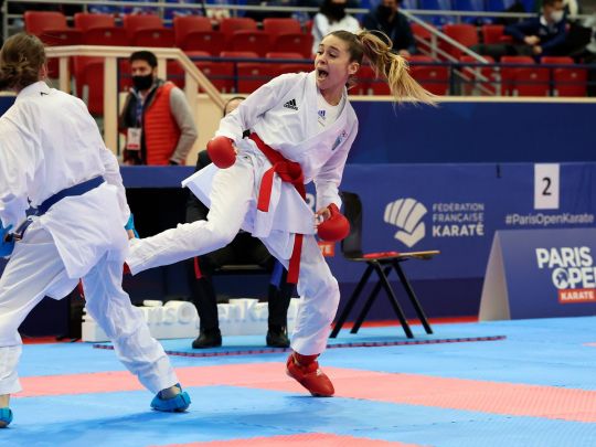 Українська красуня-каратистка Терлюга виграла перше &laquo;золото&raquo; після весілля: відео фінального бою у&nbsp;Парижі