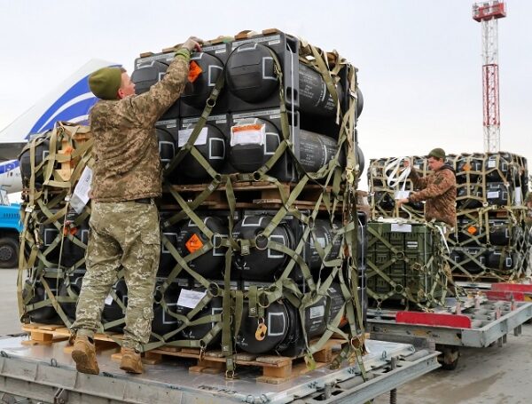 Министр обороны Украины запутался в американских самолётах с боеприпасами Министр обороны Украины запутался в американских самолётах с боеприпасами