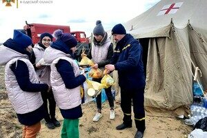 На границах с Румынией и Молдовой принимают беженцев: им все помогают 