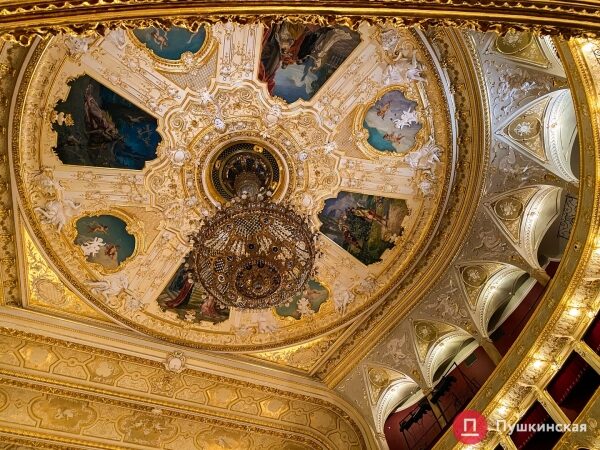 2 тонны красоты: как выглядит главная люстра Одесской оперы. Фото