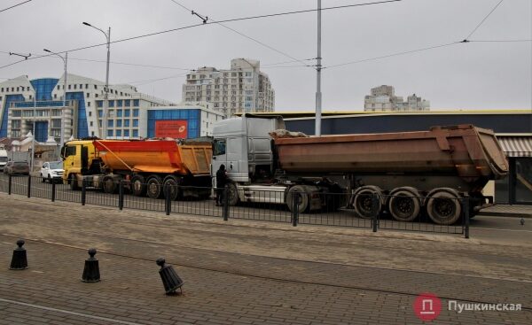 Реконструкция &laquo;Привоза&raquo;: что происходит на рынке и куда переехали рыбные ряды. Фото