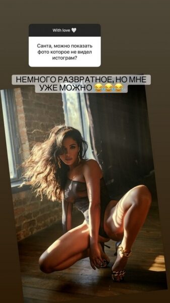 &laquo;Немножко развратно&raquo;: Санта Димопулос побаловала фанатов смелыми фото