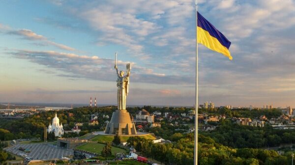 В Киеве ракета попала в жилой дом: разрушены несколько этажей. Фото