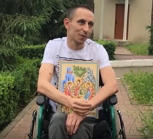 Ветеран АТО на інвалідному візку подолав 10 кілометрів, рятуючись від обстрілів окупантів