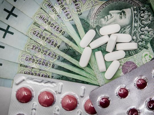 Як&nbsp;українцям отримати 500 злотих на&nbsp;ліки у&nbsp;Польщі: нова програма допомоги біженцям