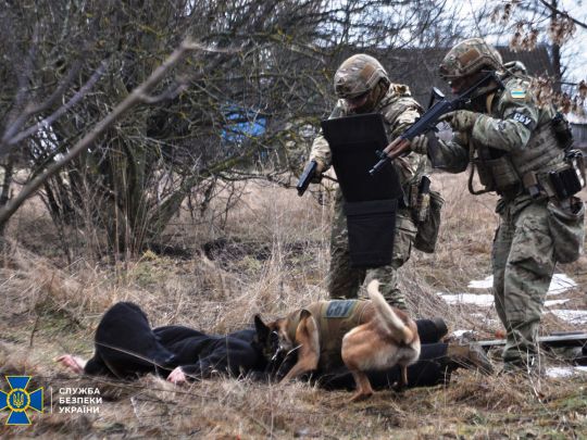 Збиралися «влитися» в тероборону та шкодити Україні: на Дніпропетровщині викрили двох ворожих агентів