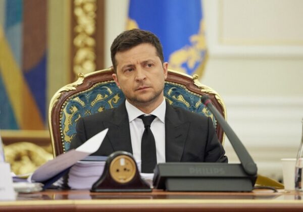 Зеленский отреагировал на петицию об отмене запрета на выезд из Украины мужчинам