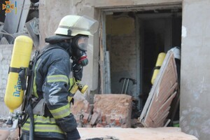 Бомба в парадной и замеры воздуха: как прошли последние сутки у спасателей Одессы