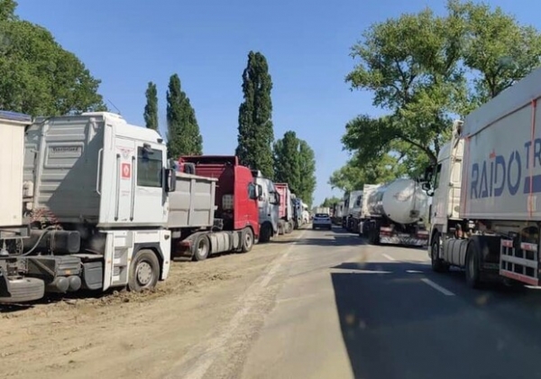 Из-за загруженности трасс в Одесской области построят площадки для фур