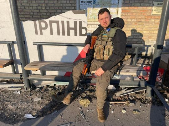 «Хлопці, суто цивільні, мало не під час бою гуглили, як користуватися зброєю»: розповідь учасника партизанського руху