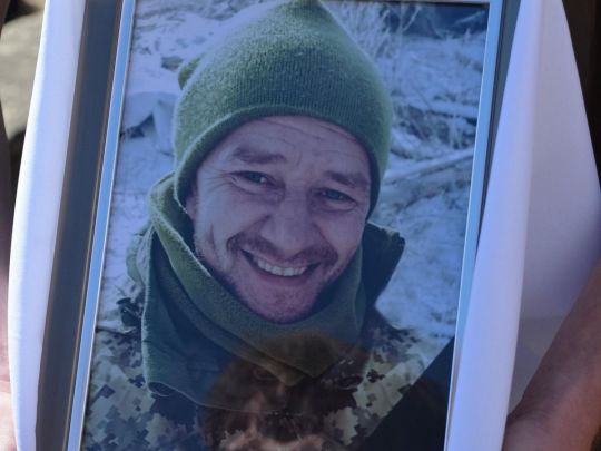 «Прийняв бій, коли рашисти з Криму заходили»: на Вінниччині попрощалися з воїном, який загинув під Миколаєвом
