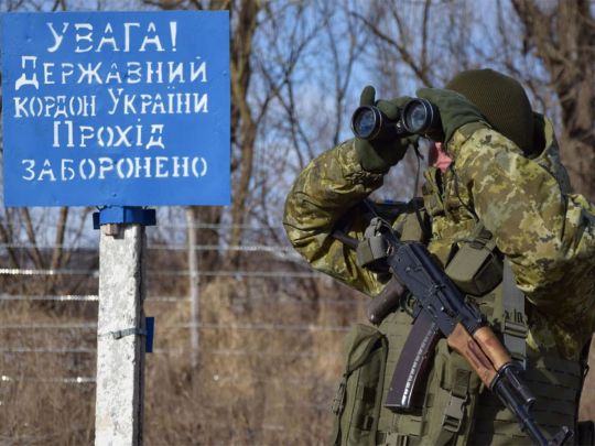 Вимагав 10 тисяч за виїзд з України: у Вінницькій області затримано прикордонника-вимагача