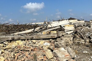 Последствия ракетного удара по удара по агропредприятию в Одесской области
