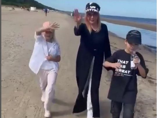 Без зворотного квитка: Алла Пугачова з дітьми знову покинула росію