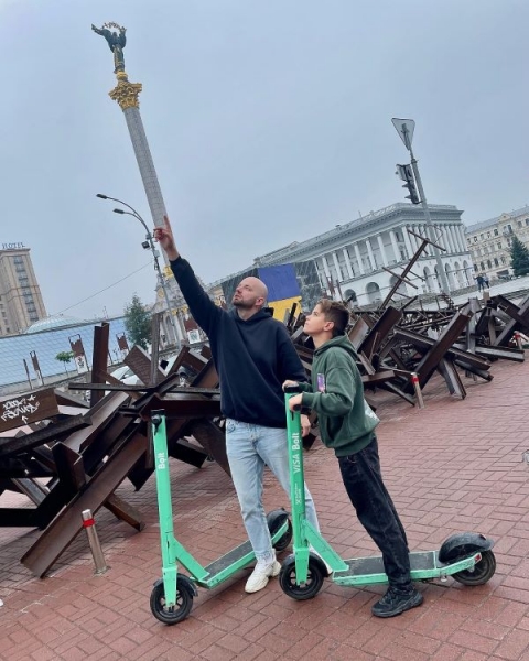 «Били за все, до ран і до крові»: Слава Дьомін шокував подробицями материнського виховання