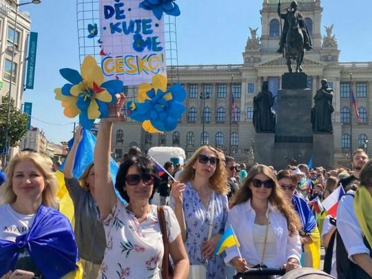&laquo;Дякуємо!&raquo;: українські біженці провели ходу і&nbsp;подякували Чехії за&nbsp;притулок під час війни