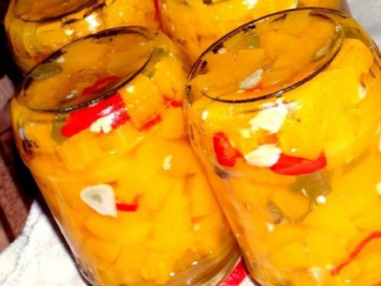 Рецепт на зиму — «вогонь»: маринуємо гарбуз із гострим перцем