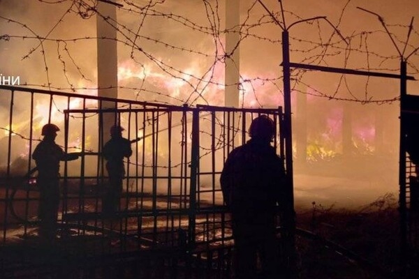 Много пожаров и помощь населению: как прошли сутки у одесских спасателей