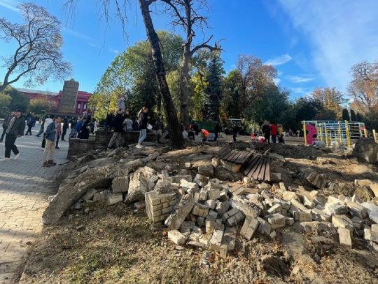 За берези та каштани доведеться відповісти: «Київзеленбуд» виставив рашистам рахунок після обстрілу столиці