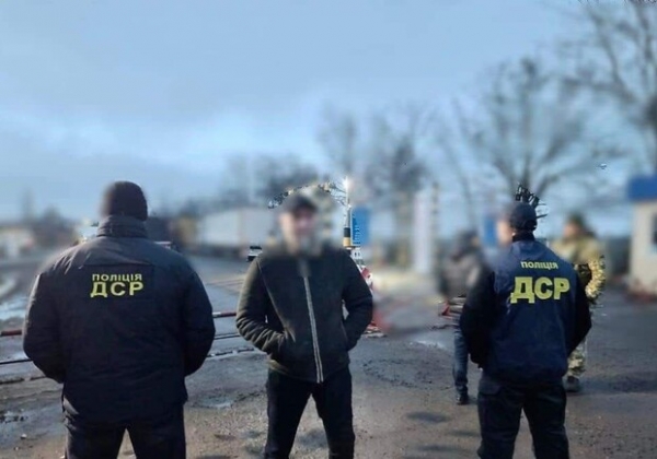 Сопроводили до границы и запретили въезд: из Одессы выдворили "криминального авторитета" из РФ