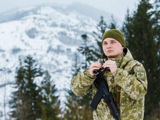 У Карпатах прикордонники двох країн шукають нелегалів, які заблукали (відео)