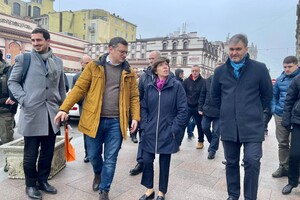Глава МИД Франции пряталась от обстрелов в бомбоубежище под Оперным театром в Одессе