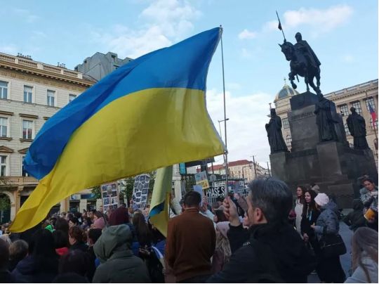Декілька країн продовжили тимчасовий захист українців: що&nbsp;відомо
