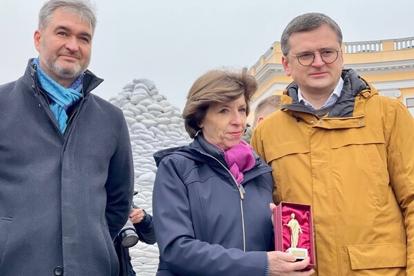 Глава МИД Франции пряталась от обстрелов в бомбоубежище под Оперным театром в Одессе