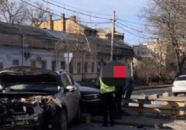 На Молдаванке столкнулись два автомобиля: пострадал мужчина