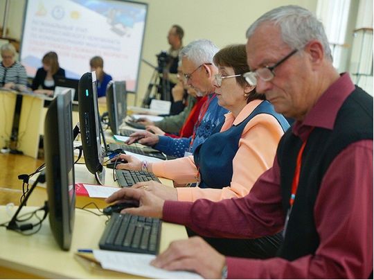 Бізнес обіцяє пенсіонерам заробітні плати до 60 тисяч грн: що потрібно робити для отримання такої суми