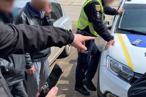 В Одесской области полицейский вымогал деньги с военного