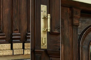 В Одессе отреставрировали старинные двери конца ХIX века