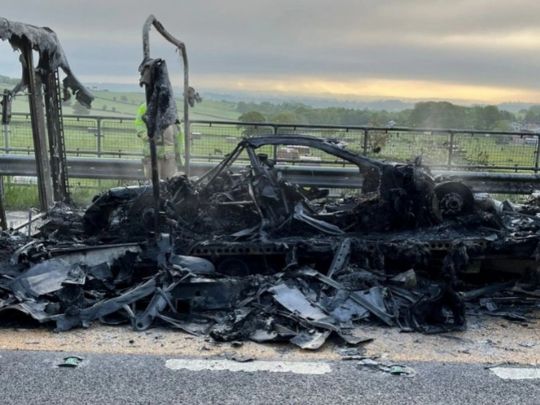 У&nbsp;Британії на&nbsp;шосе згорів суперкар Mercedes за&nbsp;2,8 млн доларів (фото)