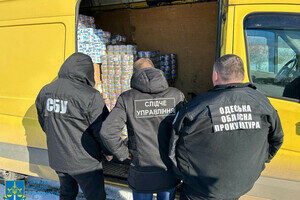 Госинспектор Одесской таможни брал взятки во время оформления гуманитарки