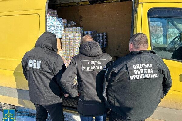 Госинспектор Одесской таможни брал взятки во время оформления гуманитарки