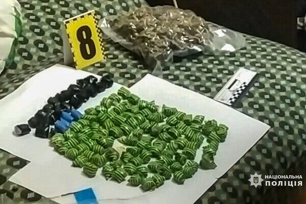 В Одессе полицейские разоблачили пожилого закладчика: он позировал полицейским с котенком