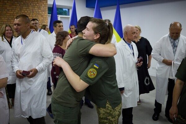 Осмотрел разрушенный собор и посетил реабилитационные отделения: в Одессу приехал Владимир Зеленский