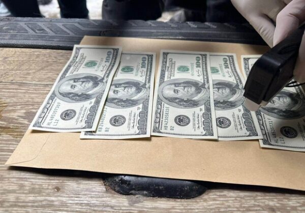 В Одессе работник суда "сливал" информацию за деньги