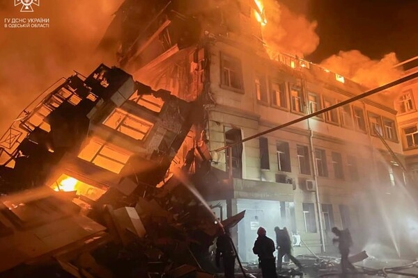 Подробности атаки по админзданию в Одессе: под завалами нашли погибшего мужчину (обновлено)