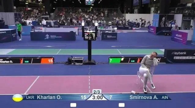 Олімпійську чемпіонку Харлан зі скандалом вигнали з чемпіонату світу за відмову потиснути руку росіянці (фото, відео)