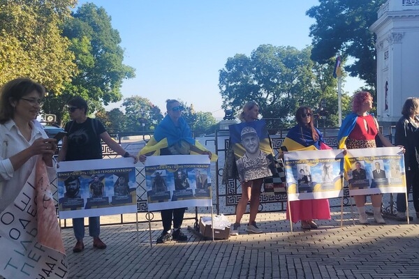 Одесситы снова вышли на пикет против неуместных во время войны тендеров