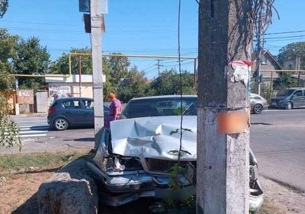 В Одесской области легковушка столкнулась со внедорожником: пострадали трое детей В Одесской области легковушка столкнулась со внедорожником: пострадали трое детей