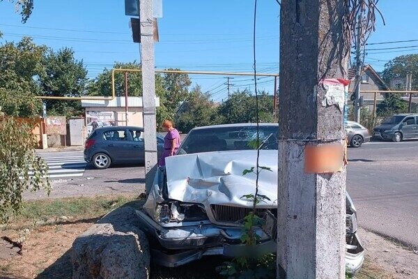 В Одесской области легковушка столкнулась со внедорожником: пострадали трое детей В Одесской области легковушка столкнулась со внедорожником: пострадали трое детей